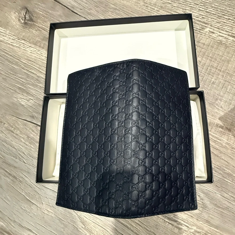 Authentic Gucci bifold wallet - Picture 2 of 6